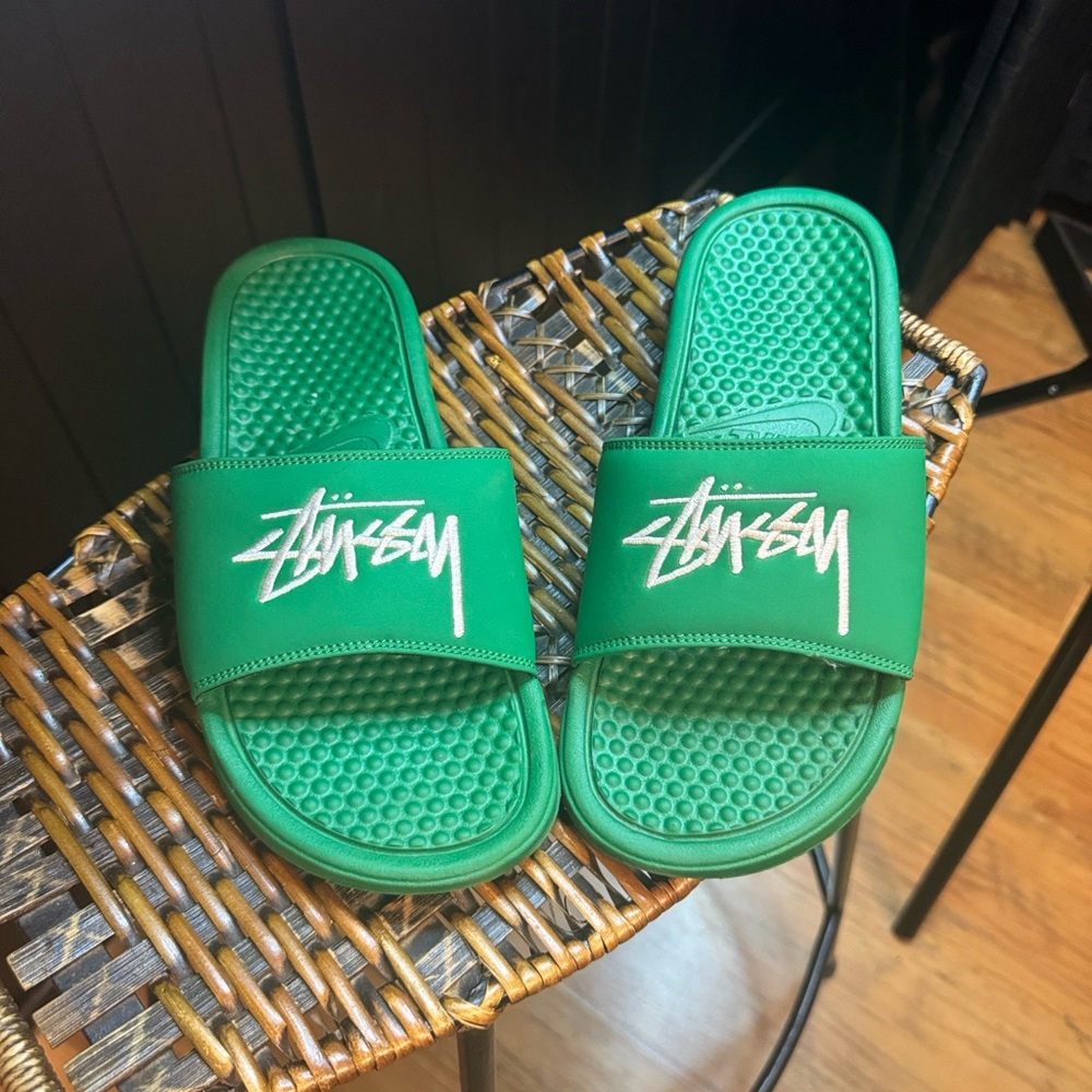 Stussy x Nike Benassi Pine Green Sail Slides Kids 6 Women’s 8